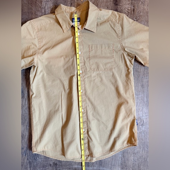 Patagonia Men’s Tan Short Sleeve Button Down Shirt | Lightweight Outdoor Casual - Picture 3 of 11